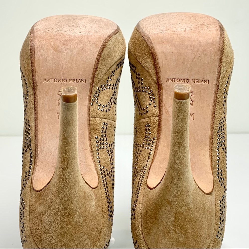 2/$50 - Antonio Menali Nude Leather w/Studs Pumps - Picture 13 of 16